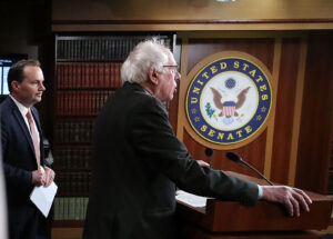 Senators Bernie Sanders and Mike Lee introducing their joint resolution.