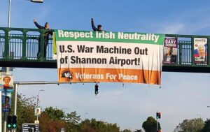 Máquina de guerra de los Estados Unidos fuera del aeropuerto de Shannon!