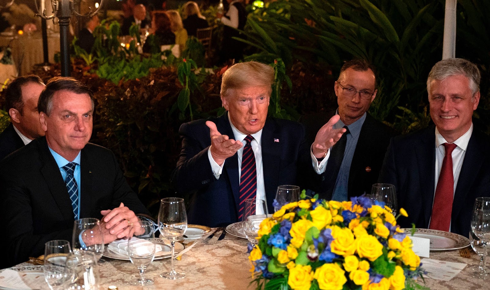 Dictadores en una mesa