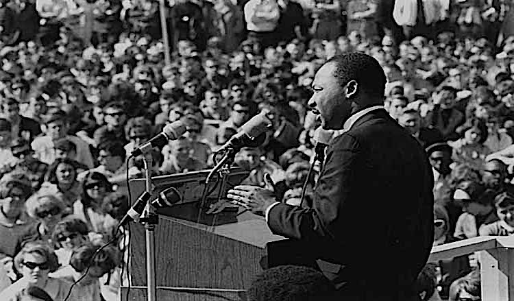 Martin Luther King parolante