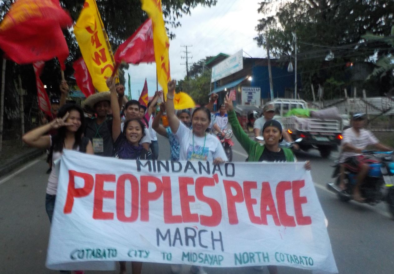 Mindanao-paca popolo marŝas