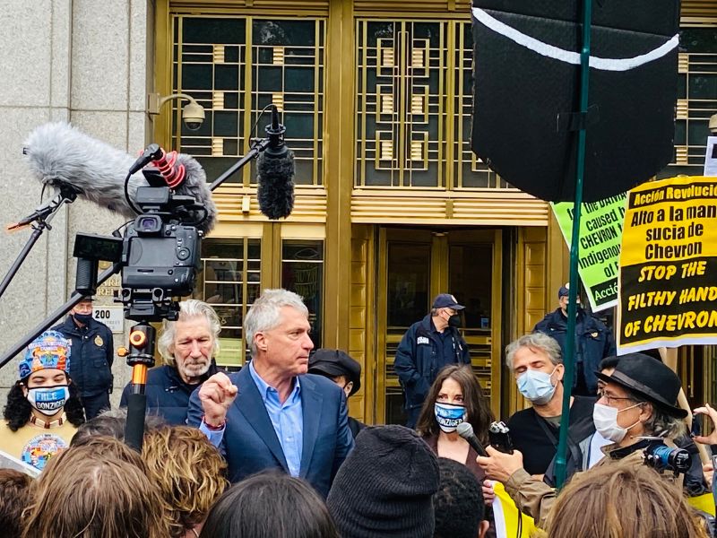 Rally in support of Steven Donziger, New York City courthouse, May 2021, including Roger Waters, Steve Donziger, Susan Sarandon and Marianne Williamson