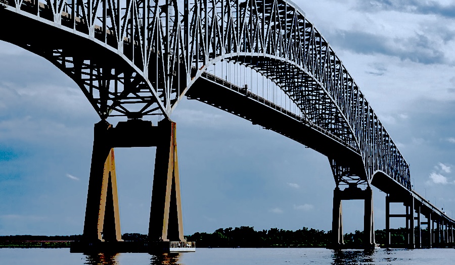 Francis Scott Key Bridge en la Ekstera Haveno de Baltimoro antaŭ la kolapso