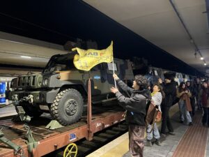 Italian Activists Block Transport of Weapons