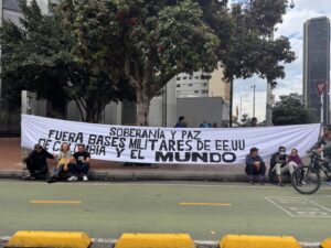 Peace Is Built: An Invitation to Organize For A Colombia Without War / La Paz Se Construye: Una invitaci&oacute;n A Organizarnos Por Una Colombia Sin Guerra